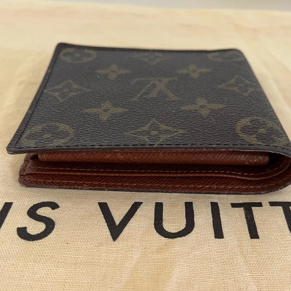 Louis Vuitton Men Marco Bifold Wallet EUC